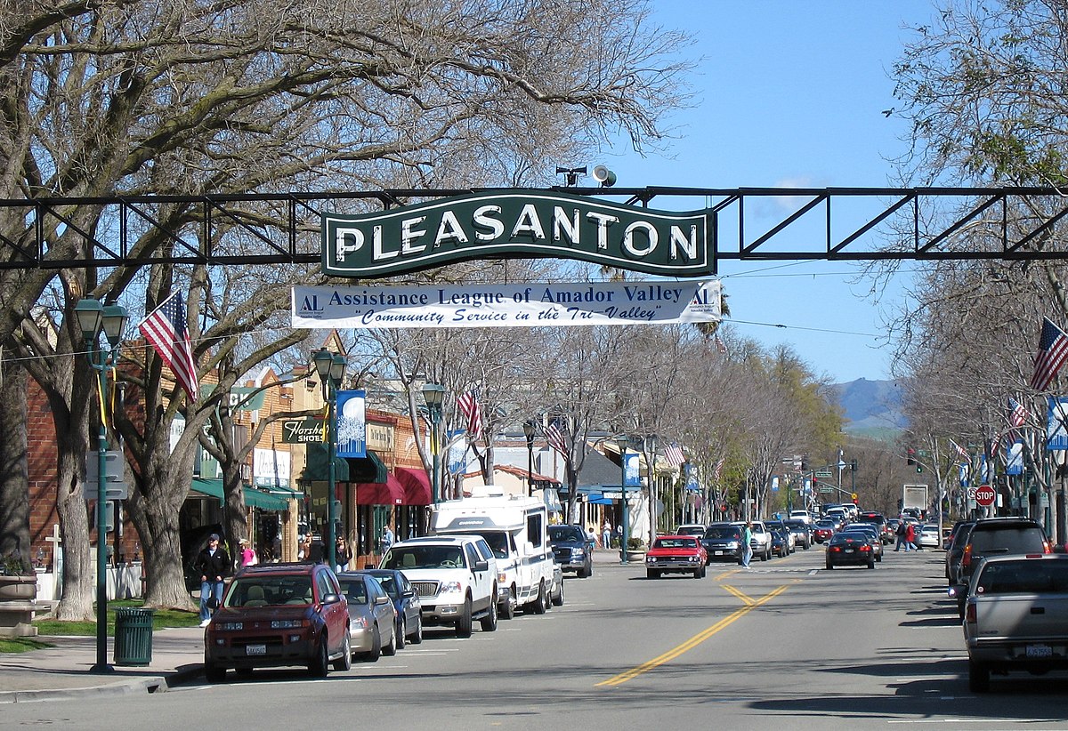 Historic downtown Pleasanton street with Victorian buildings